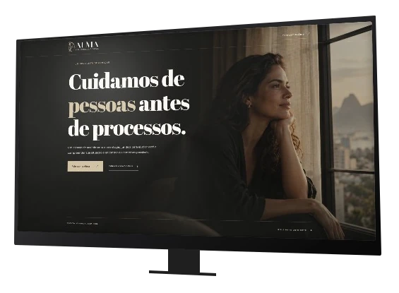 Site Alma Soluções Jurídicas em um monitor
